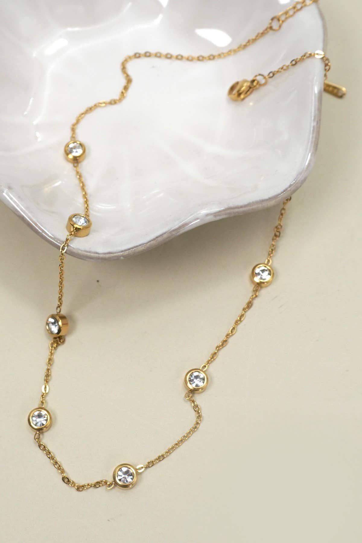 RHINESTONE NECKLACE
