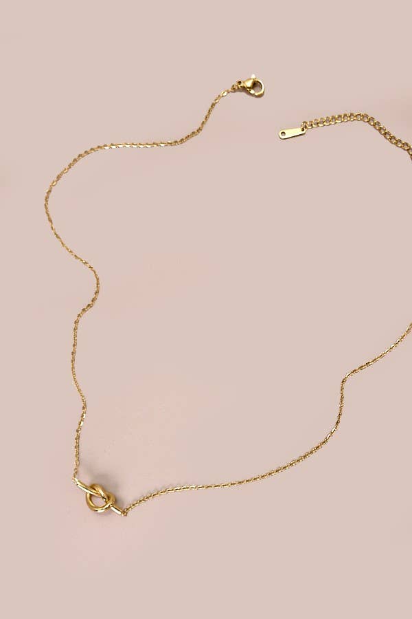 KNOTTED NECKLACE