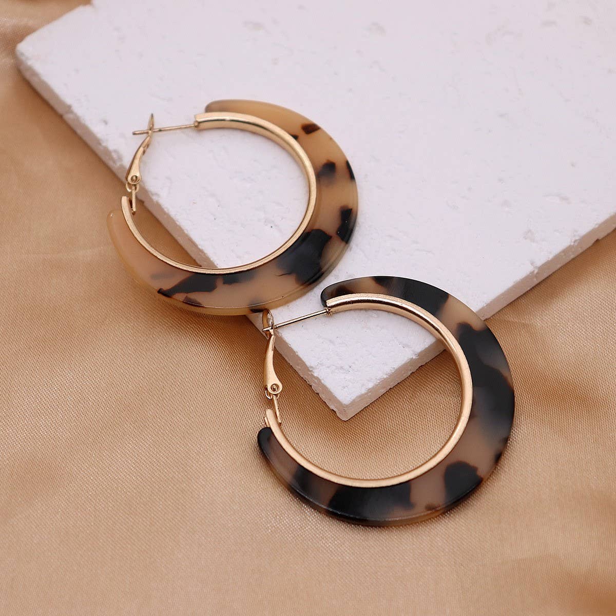 TORTOISE SHELL HOOP EARRINGS
