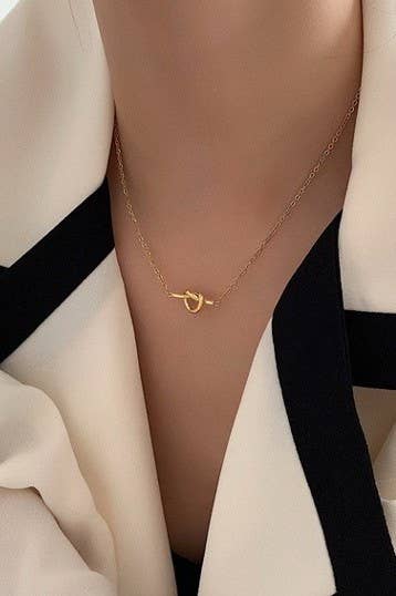 KNOTTED NECKLACE